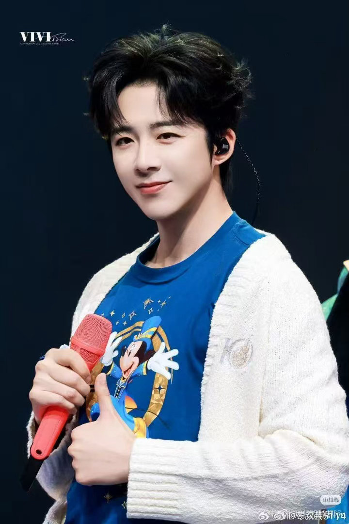 刘宇宁不太拿我当外人 直播里又是盘阿贝贝又是碎碎念，刘宇宁也不太拿我当外人了，直