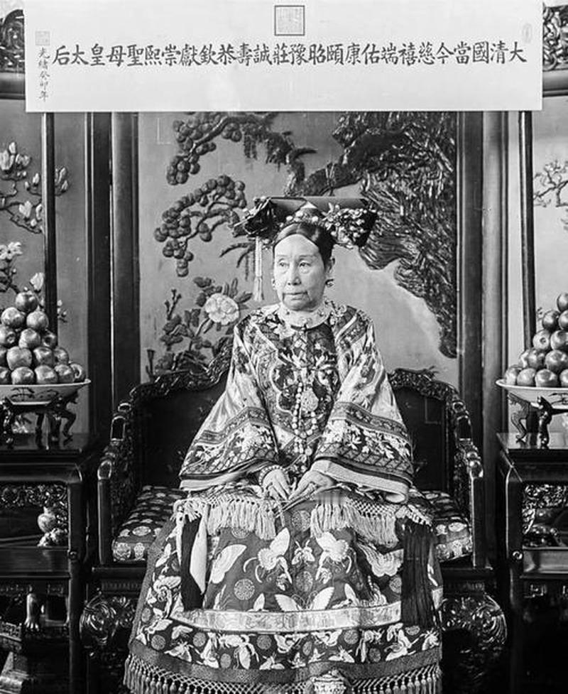 光绪三十八岁，慈禧七十四岁，年轻皇帝死在年迈太后前面，前后相差不足二十二小时——