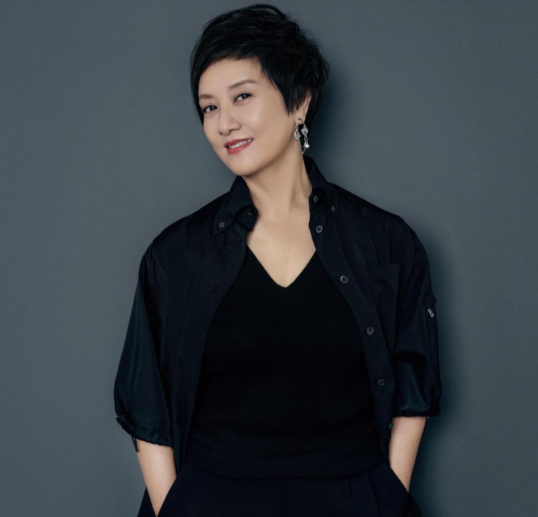 68岁邓婕离婚成一生痛：继子不争气，养女却越来越像丈夫
娱乐