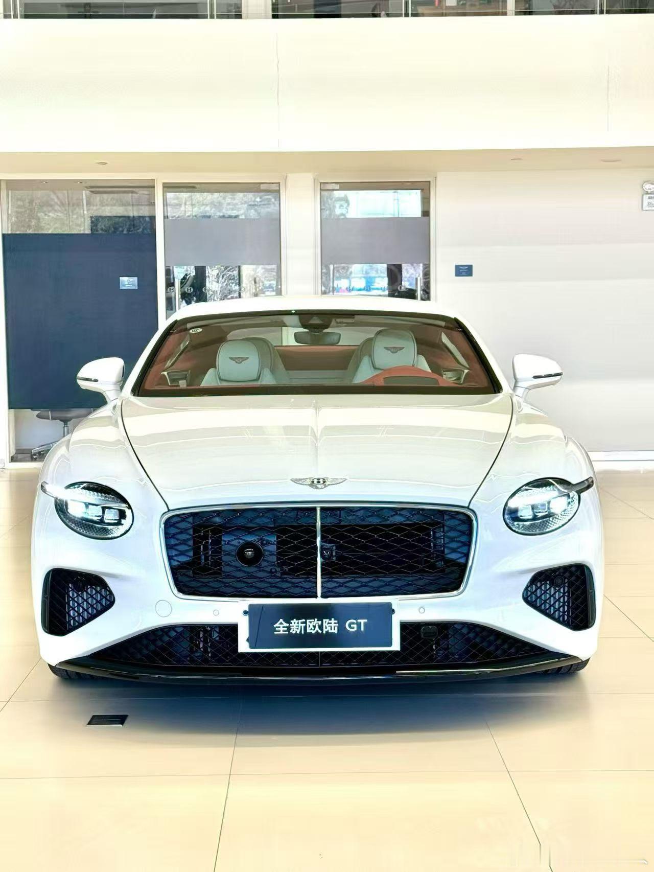宾利欧陆GT新款，颜值拉满反衬色档把 ＋反衬色滚边经典内饰搭配，完美配色、全新现