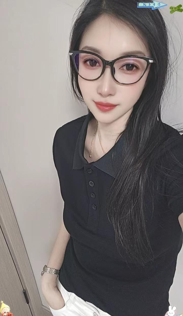不懂polo的深情，那我就自己穿。“终究还是穿不了碎花裙，做不了那娇滴滴的女子，