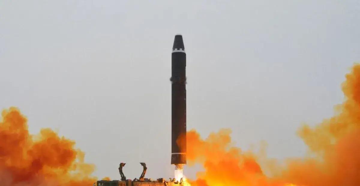 快讯！
朝鲜突然宣布了。
12月28日，在朝鲜西部海域上空，朝鲜军队按事先设定的