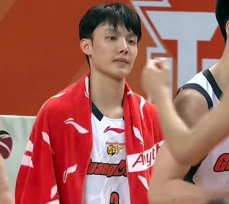 广东德比生死战！旧将反戈+内线对撞，宏远必须拿下开门红！CBA季后赛12进8的生