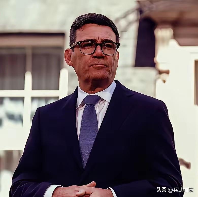 当地时间20日，英国新任首相伯纳姆第一通对外电话打给了泽连斯基，称英国对乌克兰的