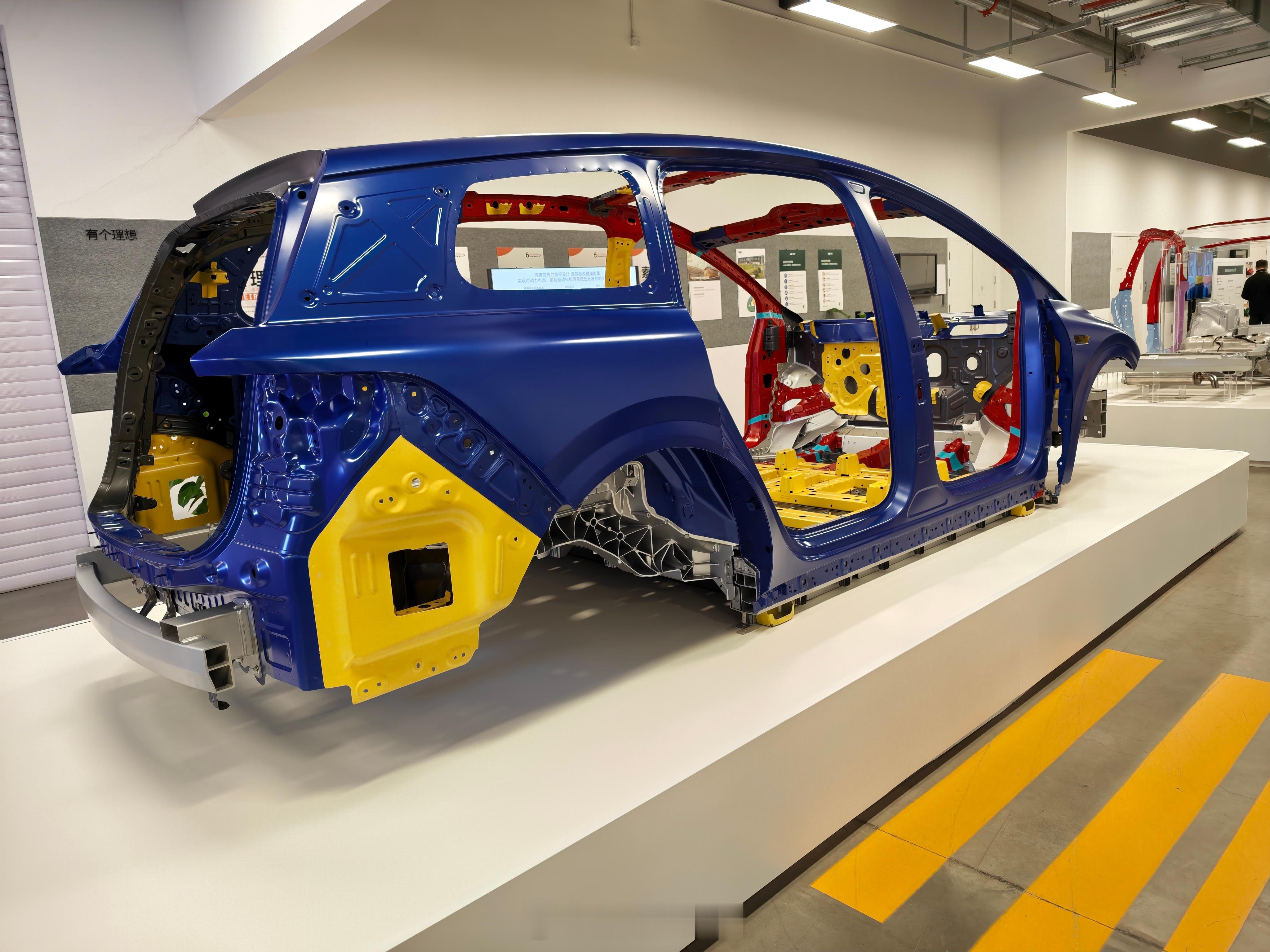 理想对安全是真上心，自研的 6000HS 超高强铝型材、2000IH 热成形钢，