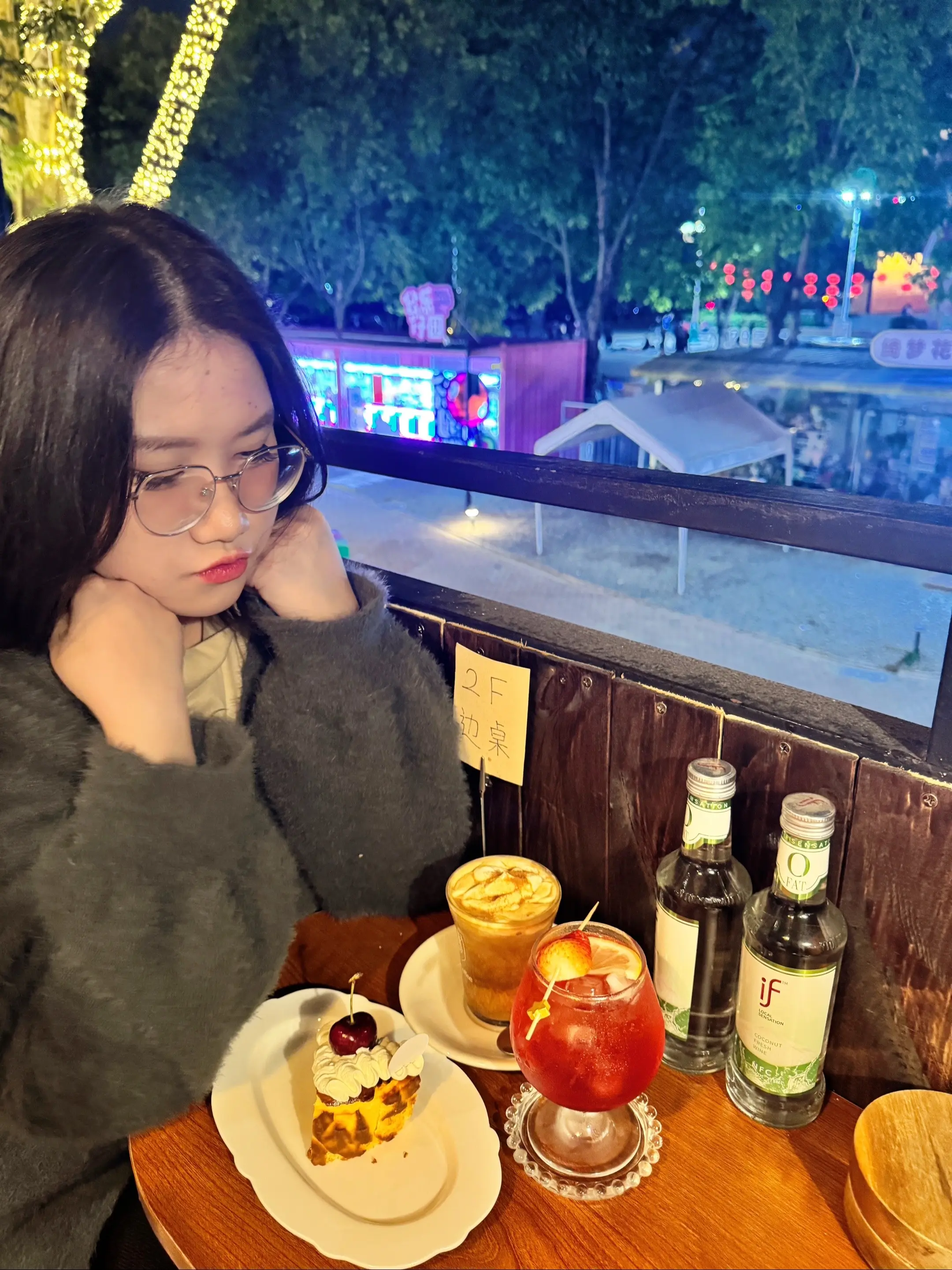 和姐妹真的好久没见啦🧸🧸 晚上也是可以喝咖啡和巴斯克的😆 超爱奶...
