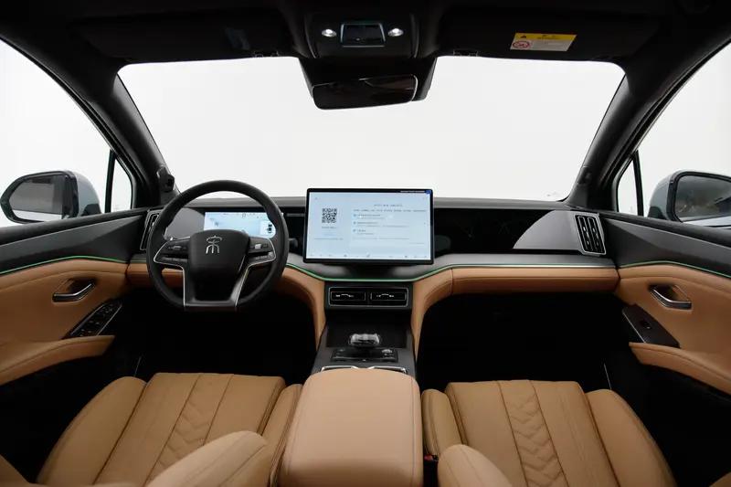 【比亚迪宋L DM-i内饰首发 新增水晶档把/氛围灯】7月15日，比亚迪宋L D