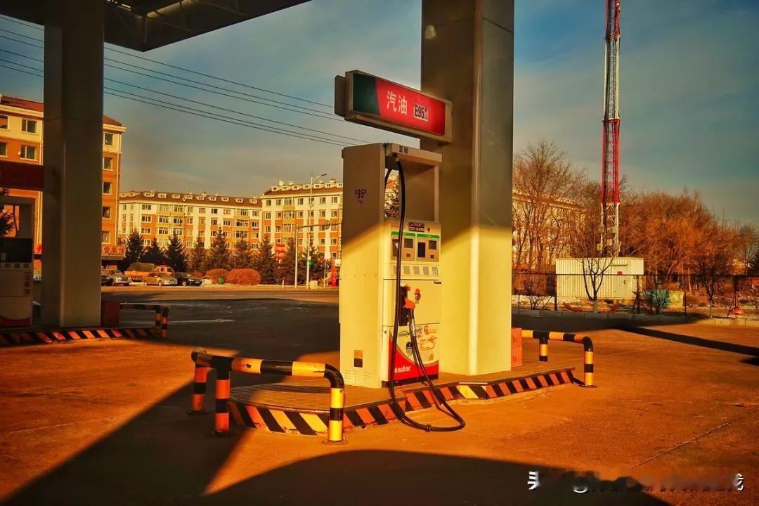 天津车主速看！油价终于降了，加满一箱立省22元，这波羊毛必须薅

今儿个有个事儿