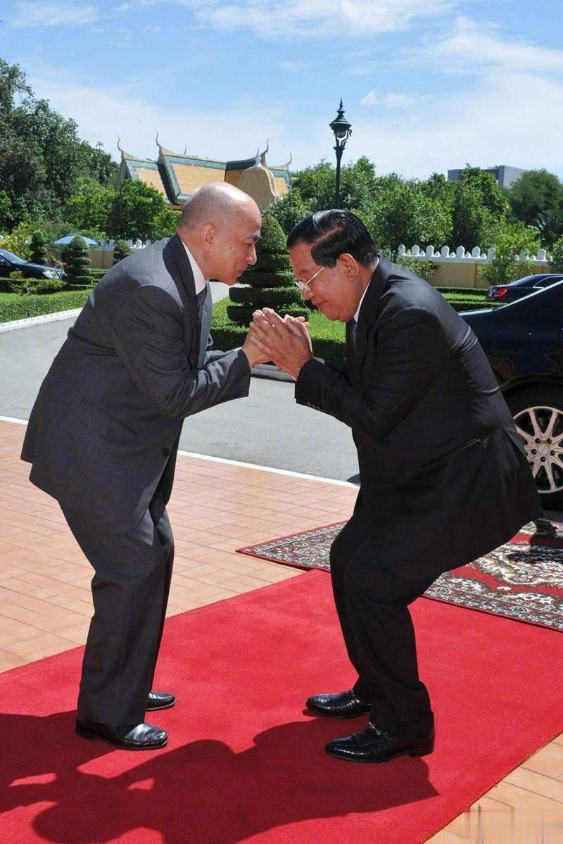 洪森下月卸任柬埔寨首相交棒长子洪马内。 ​​​