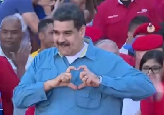 美国入侵委内瑞拉，并且掳走了总统马杜罗，给全世界都提了个醒——美国已经变成一条疯