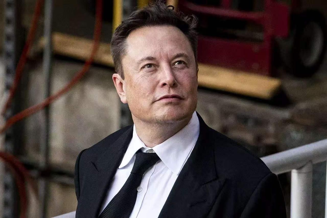 有人问马斯克和黄仁勋，谁的身价、地位更高？首先说，这两位都是商界公认的顶级领军人
