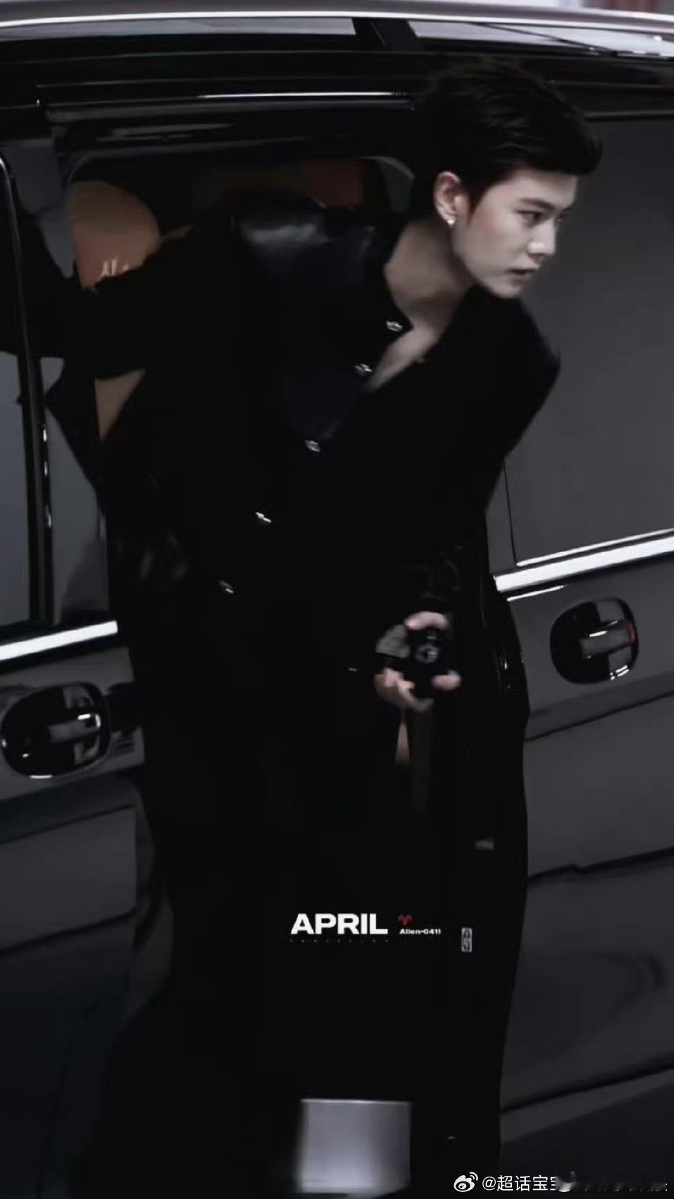 任嘉伦这话你都敢说救命！任嘉伦这身黑色皮衣也太绝了，帅到失语，妥妥战鬼陆千乔既视