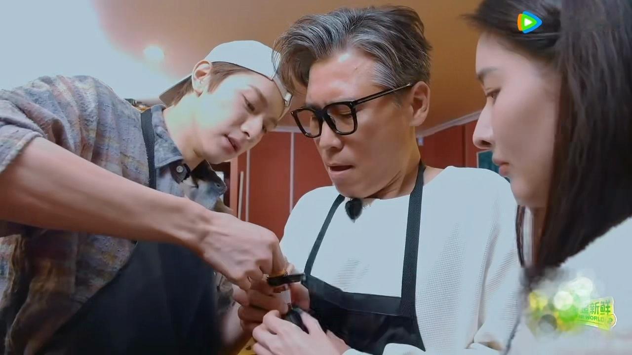 李乃文林一越来越糟糕的姿势李乃文林一抱在一起拧生抽 李乃文林一，我不知道你们这是