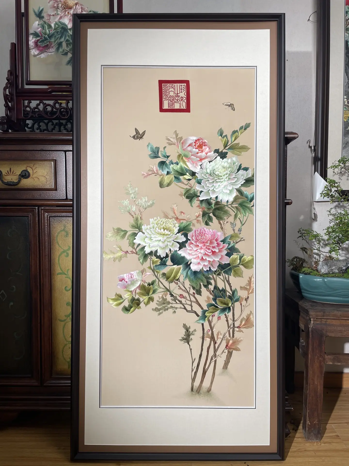 苏绣精品牡丹画。运用传统的平针绣，非常考验绣娘的功底，1-2丝绣制。 ...