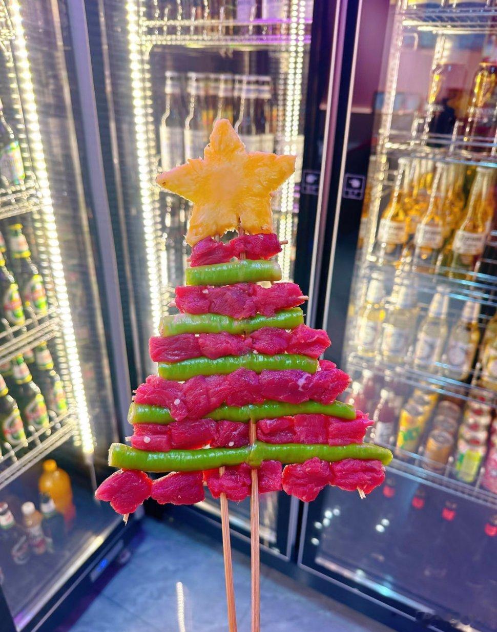 笑鼠，任何节日都是找借口吃东西，还是红黄绿