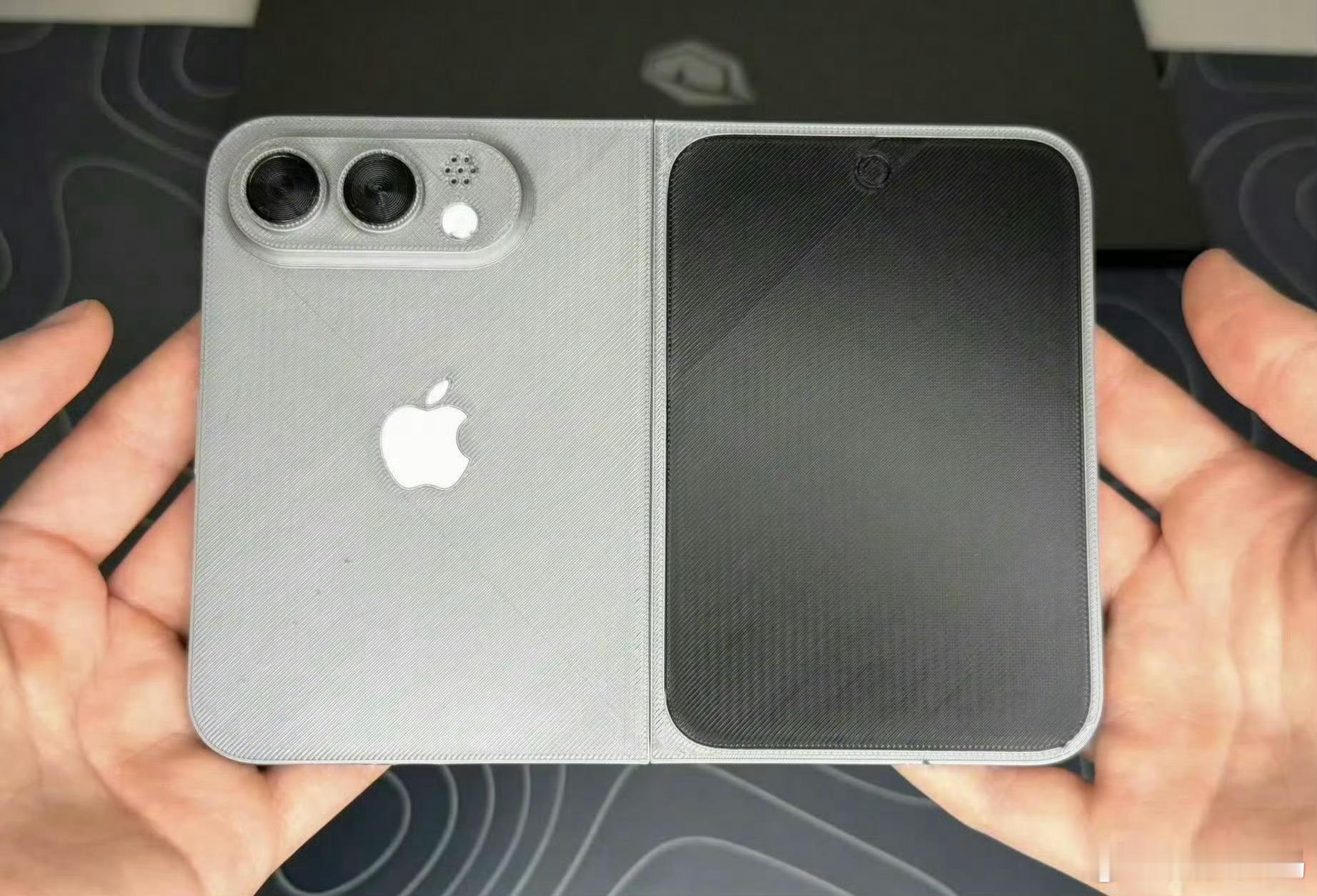 折叠屏iPhone外观实锤不出意外的话，iPhone的折叠屏应该就是这个样子，这