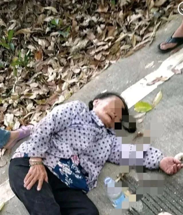 冤不冤？北京，75岁大妈去公园晨练，看到座椅上空无一人，大妈一时兴起，立马拽着公