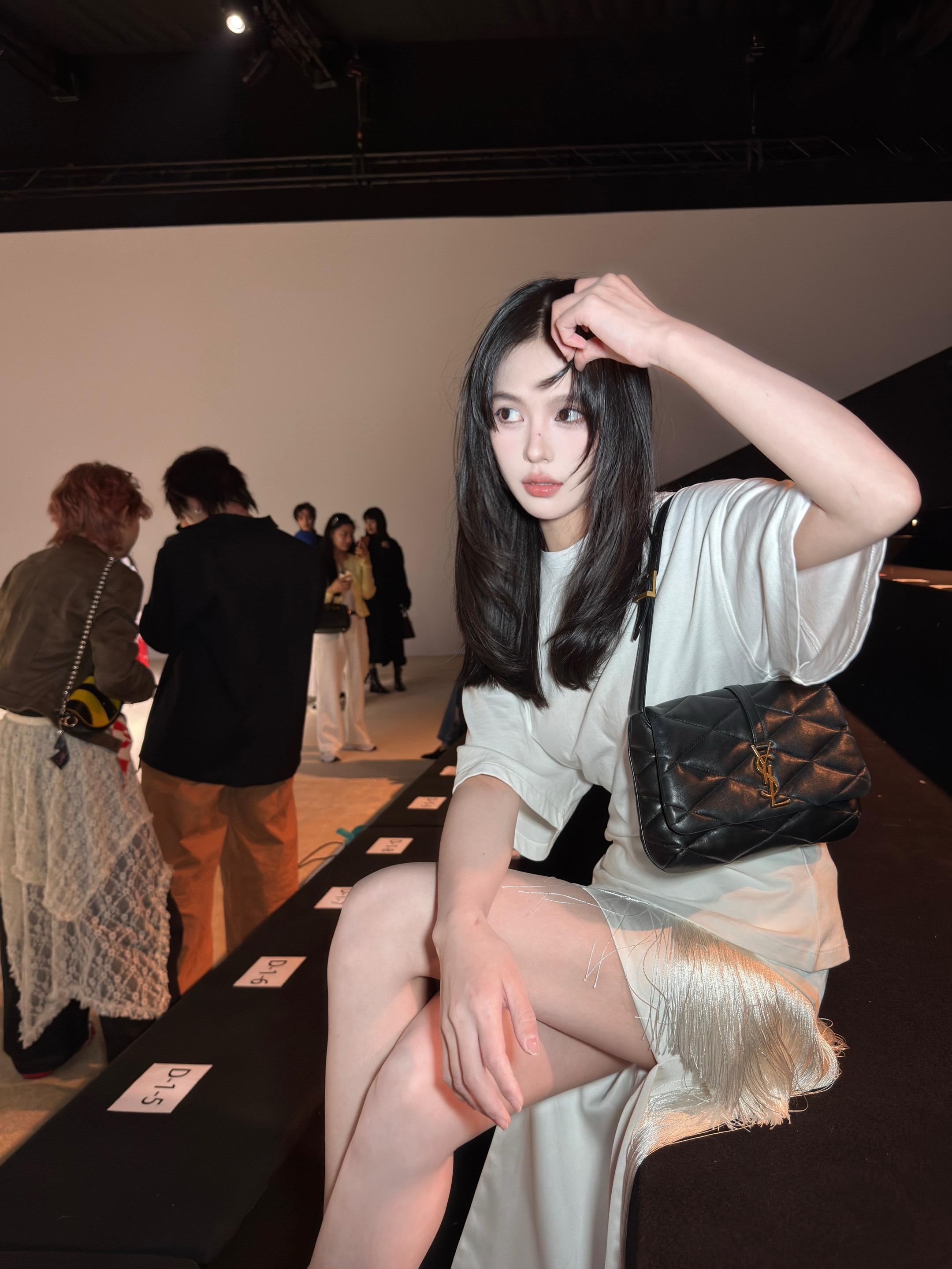 高中的时候有想当服装设计师来的。