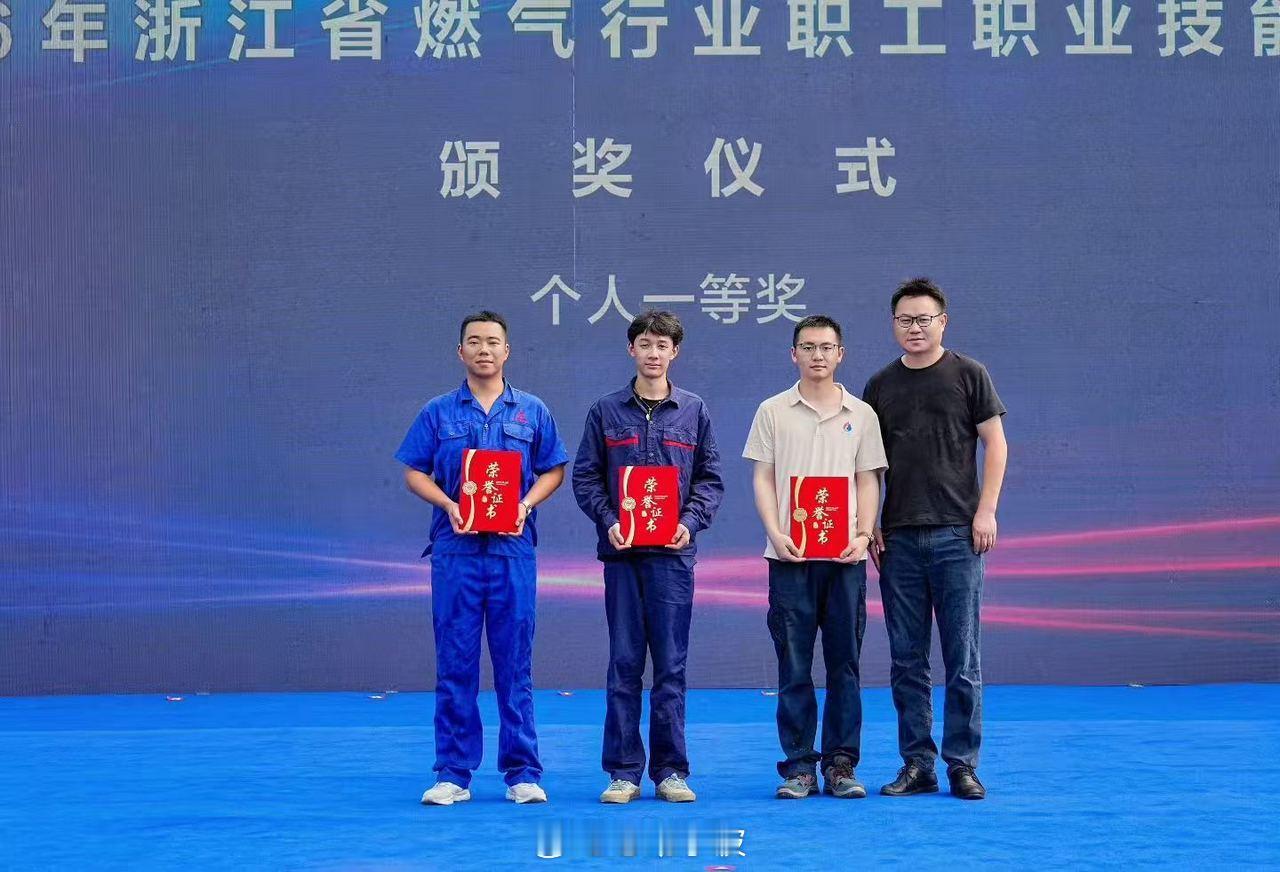 从零基础到省技能冠军宁波师徒接力传承工匠初心 近日，宁波华润兴光燃气的杜聪拿下2