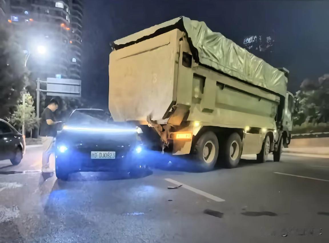 理想刚上市的i6又“翻车”了？

近日，有网友发文称，自己试驾理想I6时遭遇与渣