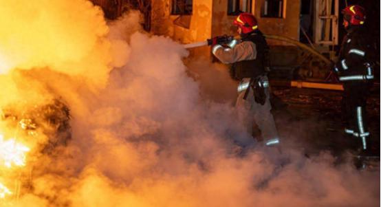 突发噩耗！敖德萨凌晨被俄罗斯无人机炸懵，2死2伤，可到现在俄方都全程不吭声，就这