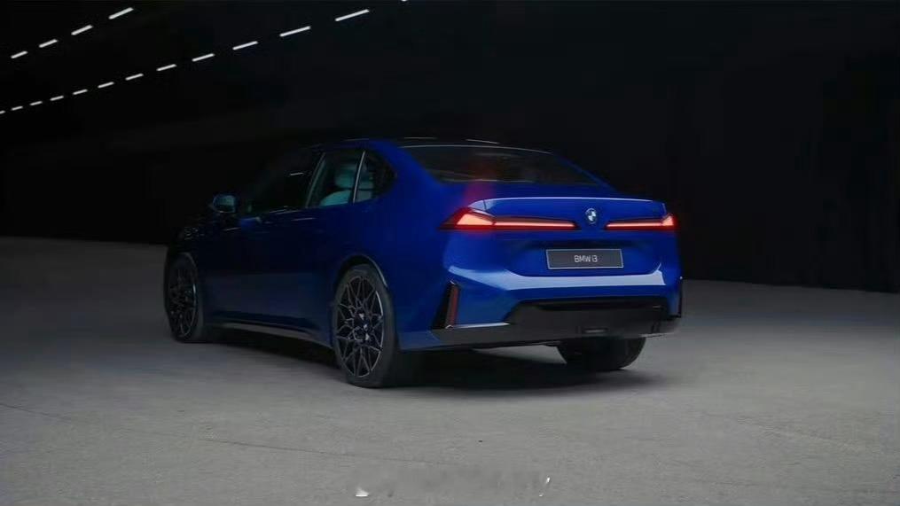 全新宝马i3来了这是发布了？还是熟悉的那一抹蓝设计意料之中实话说这一代真的科幻拉