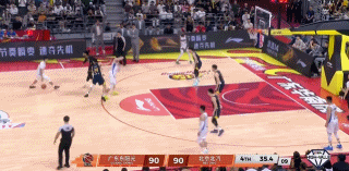 张皓嘉啊。。。。。。。我真是。这球需要你协防？ 广东男篮vs北京男篮