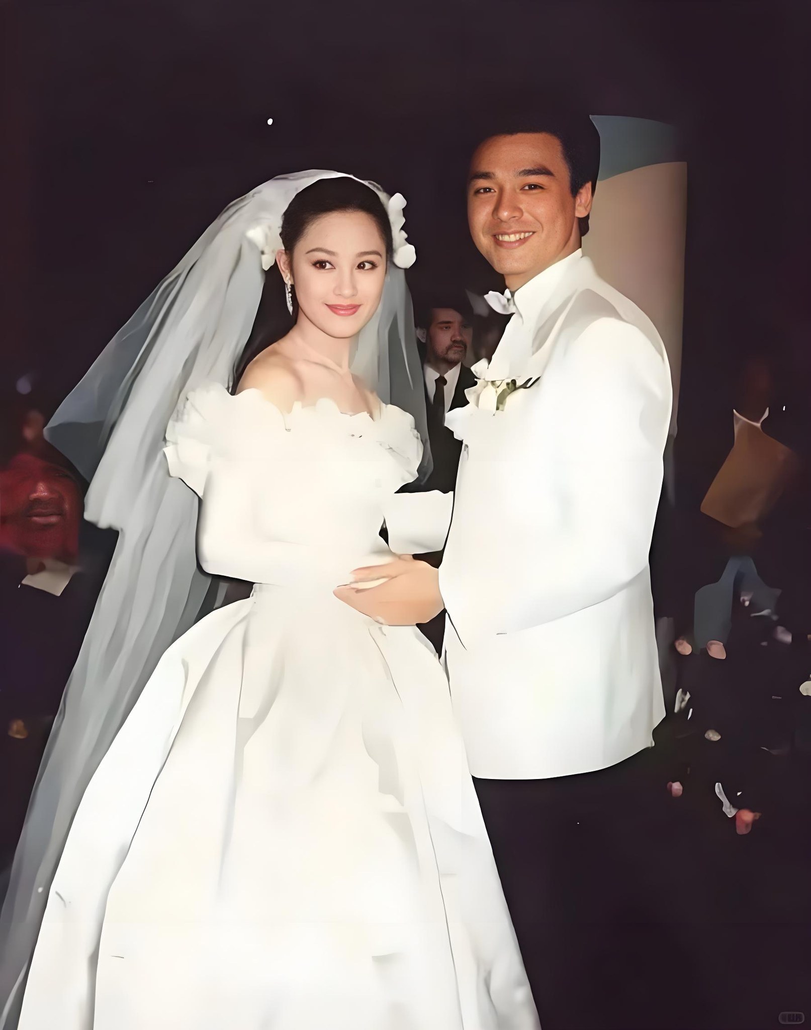 钟镇涛与章小蕙结婚照，年轻时期的章小蕙惊艳绝伦。 ​​​