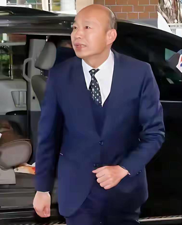 韩国瑜，真够圆滑的，弹劾赖清德案他没有出席，让江启臣主持院会投票表决。

弹劾赖