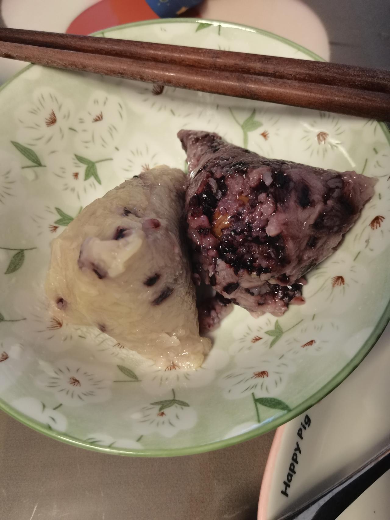 看了很多妈妈的早餐安排，每天天不亮闹钟一响就开始起床
外面还是一片漆黑就开始在厨