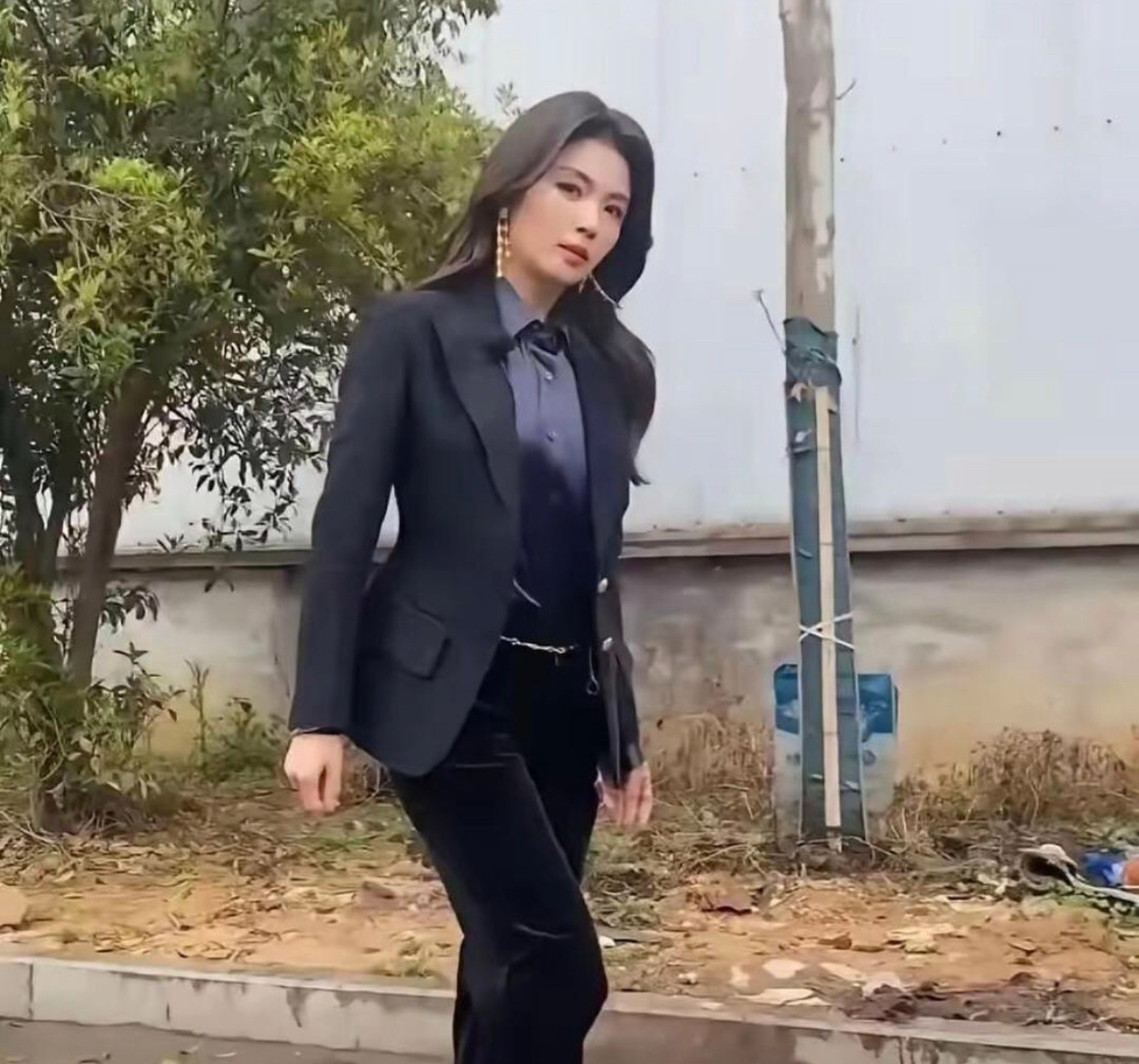 有网友偶遇了47岁的刘涛，本人也没有网上说的那么好看啊 