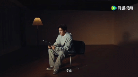 王安宇接到专业梗广告全靠沈腾现在就出发 王安宇和沈腾的互动再次证明，腾哥接梗的功