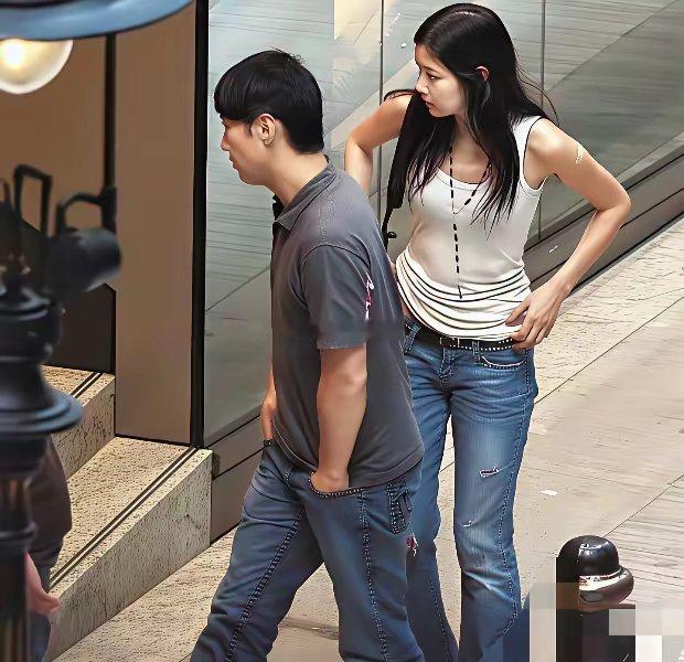 小时候觉得她名字好怪而且港媒经常是她的阴阳新闻对她印象怪怪的，现在才get到她的