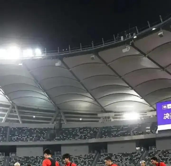 200万欧砸向保级！
 
河南队一口气吃进俩中场，巴西人埃德松+葡萄牙人拉莫斯，