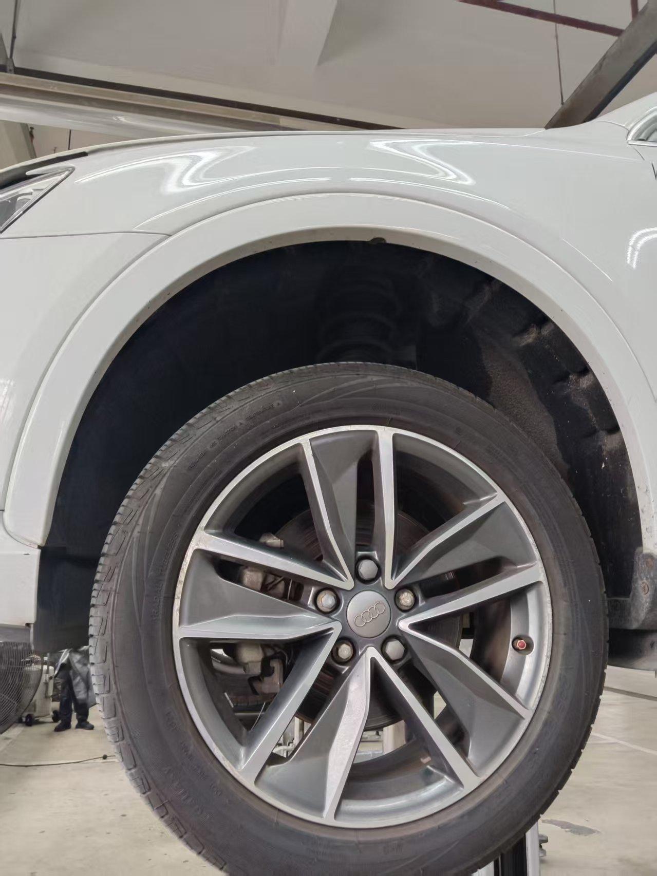 换轮胎这件事，4S店和路边店都想赚你钱
先说我被坑过的一个事：
有次去4S店做保