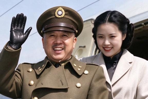 一九四五年六月，昆明锡安圣教堂里，何应钦主婚，龙云证婚，四十八岁的卫立煌娶了四十