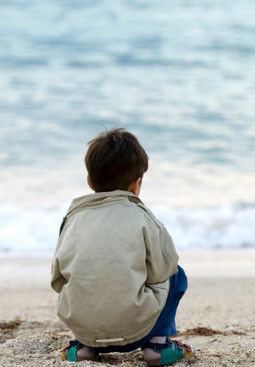 令人痛心！云南昭通，女子将1岁儿子扔给亲戚照看，外出务工10几年不接回，亲戚无奈