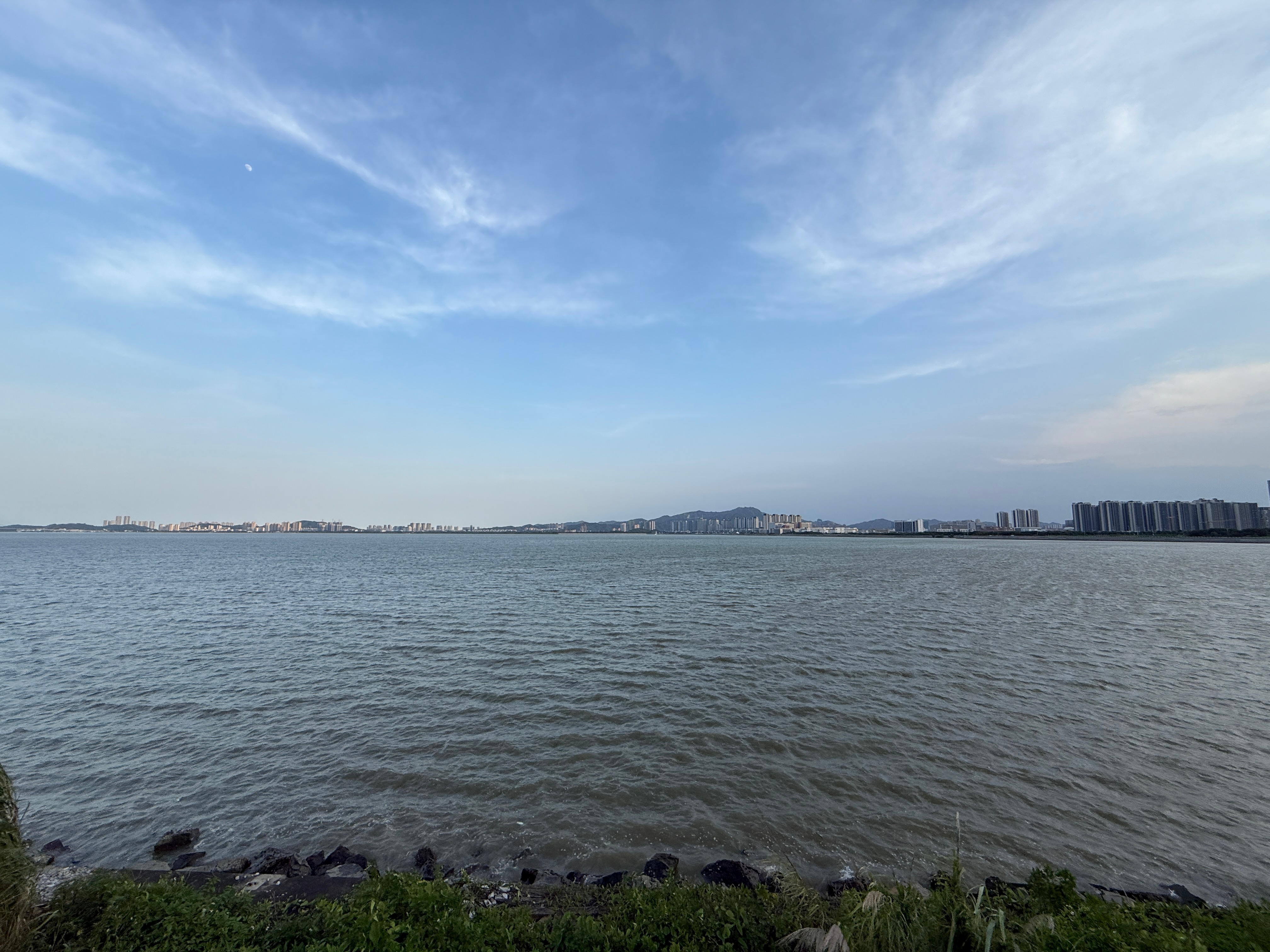 十年时间，唐家湾大变样啊，魅族就在图四左边那几栋高楼后面，之前还看得到一点点的，