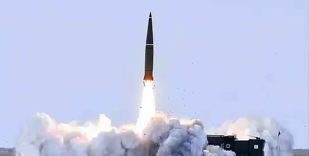 局势逼近核红线，全世界都捏一把汗
 
国际局势 俄乌冲突 核风险
最近黑海突然传