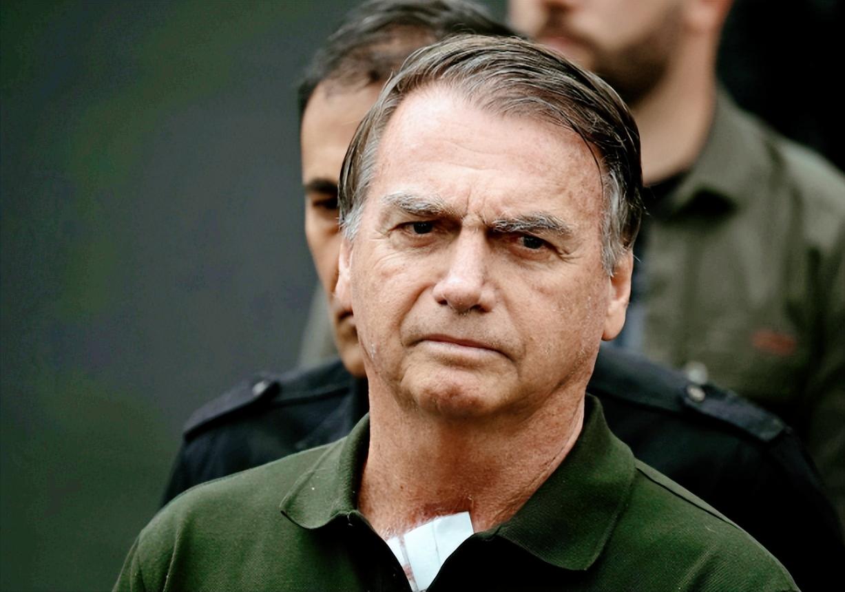 大反转！巴西前总统博索纳罗前脚因肺炎重病变身ICU病人，后脚软禁请求就被巴西总检