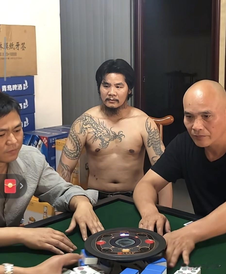 当年一句“打工是不可能打工的”，让周某人火遍全网，人送外号“窃·格瓦拉”。

难