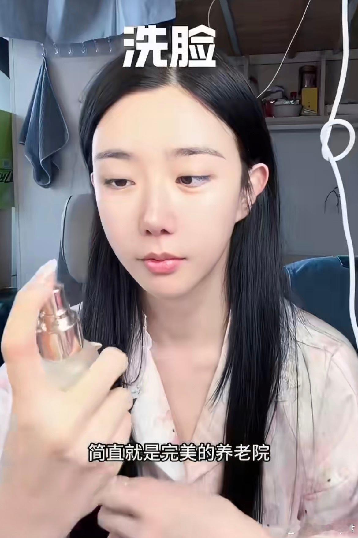 精神小妹混上清华在校养老vlog这哪里是什么精神小妹，完全就是行走的大美女一枚！