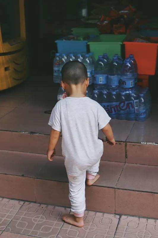 下个炫富不是有多少车，有多少房，而是你家有多少个小孩，有几个孙子[大笑][大笑]