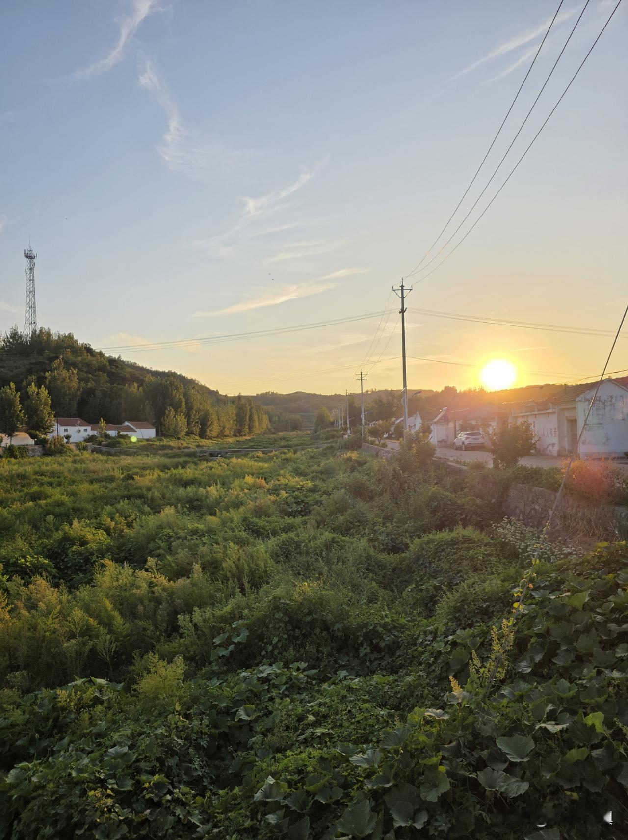 中秋节那天，二哥没在家里过……

去帮忙安葬村里一个95岁老人。

中秋节晚上跟