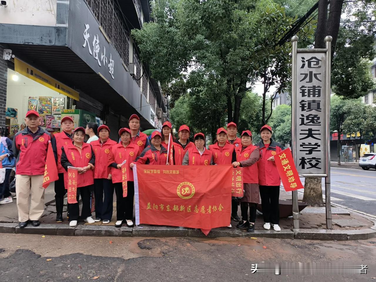 “无畏风雨 用心呵护”——沧水铺镇逸夫学校护学岗志愿活动


        1