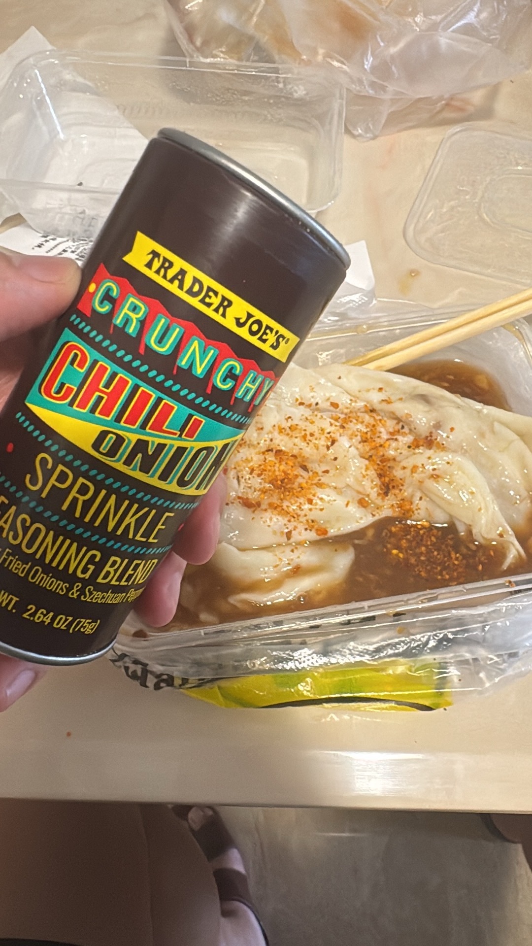 这个辣椒粉很好吃耶，配上我家楼下买的滑嫩、古早味斋肠粉，真是绝了！ 