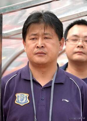 有人说，孙博伟是四川全兴队不可或缺的“关键先生”。“他不张扬，却总在球队最需要的