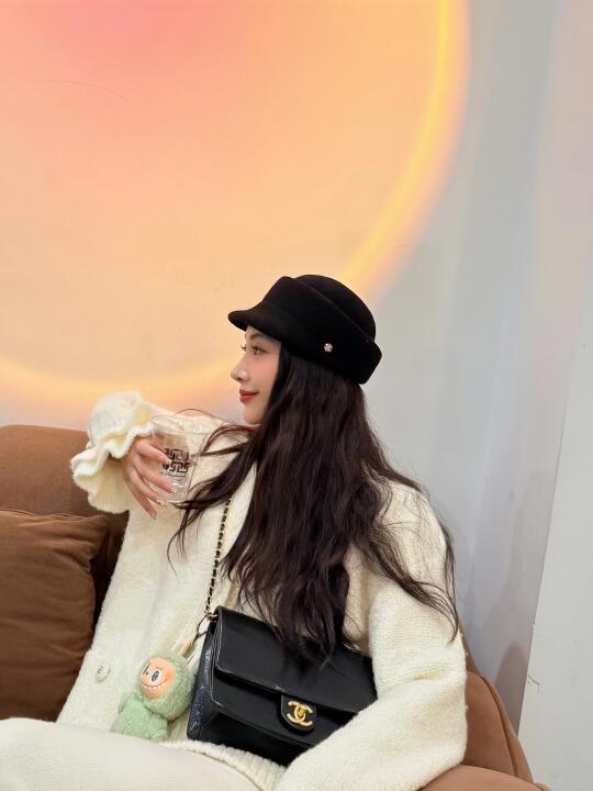 今日是chanel香奈儿女孩配labubu