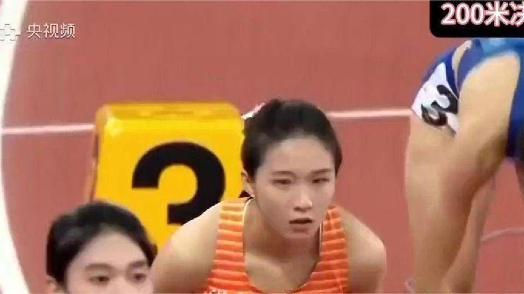 最后20米从第4冲到第1？陈妤颉这波反超，真靠的是“突然加速”吗