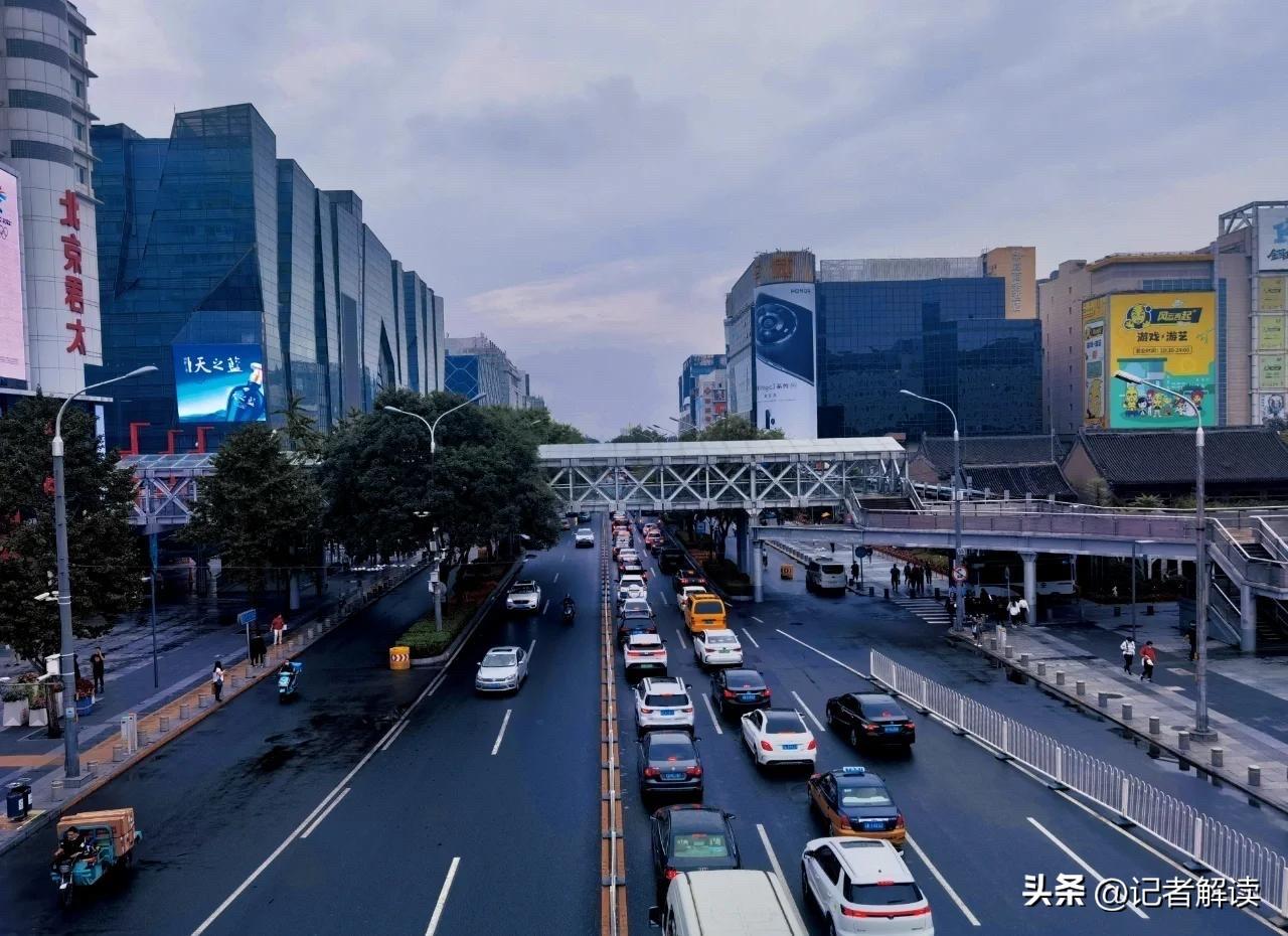 北京西单商业街（常称西单），其由来和明代的单牌楼直接相关。

明代立牌定名：明正